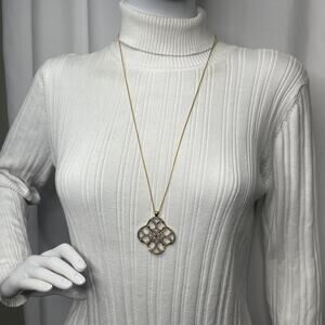 Stella and Dot gold tone pendant necklace simple versatil signed costume jewelry